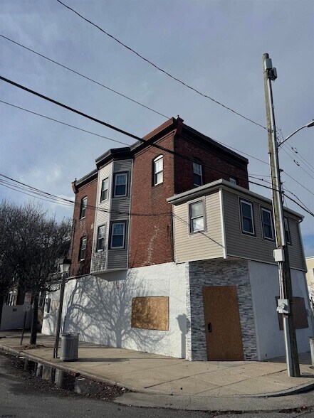 Building Photo - 400 N Massachusetts Ave