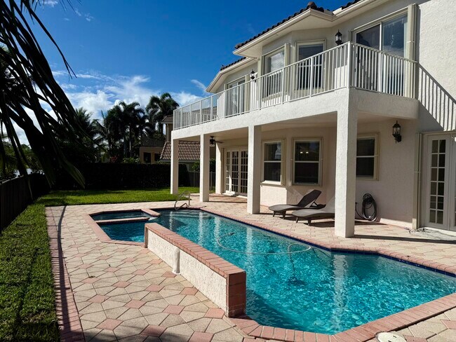 Building Photo - 6509 Stonehurst Cir