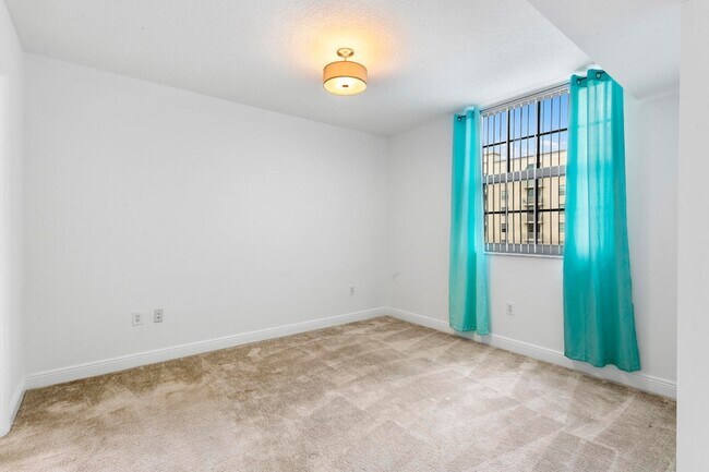 Building Photo - 610 Clematis St