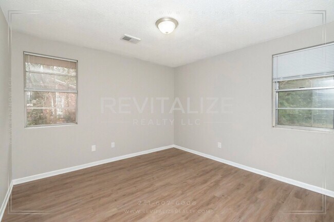 Building Photo - Newly Remodeled 4 Bed 1 Bath House in Mobile!!