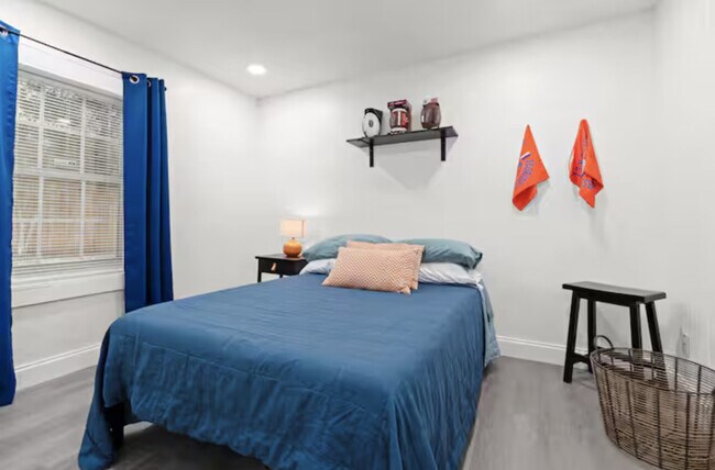 Building Photo - 2614 NW 8th St