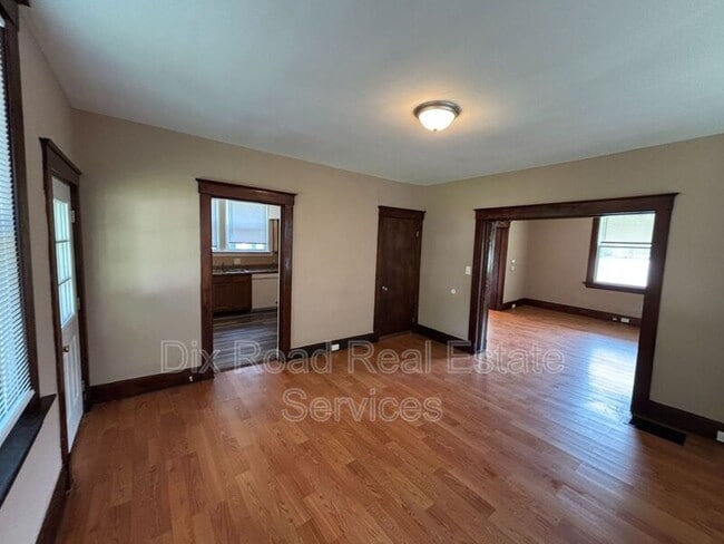 Building Photo - 11169 Maple St