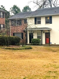Building Photo - Summerville Townhome with Fully Equipped K...