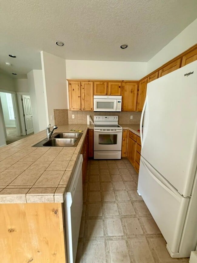 Building Photo - Charming 3-Bedroom Home in Peaceful 55+ Community!