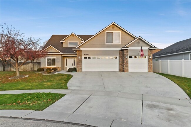 Primary Photo - Gorgeous Two-Story Home in Star!