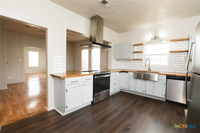 Building Photo - 905 N 9th St