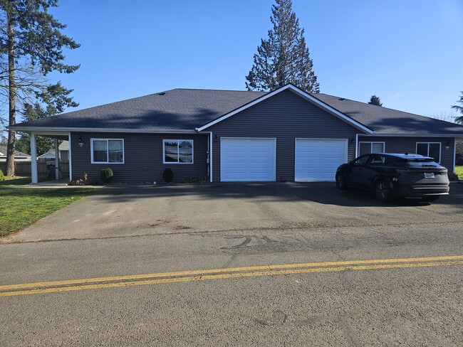 Building Photo - 414 8th Ave NW