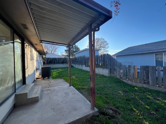 Building Photo - 1710 6th St