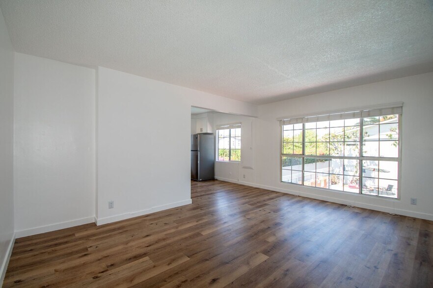 Building Photo - 5230 Vesper Ave