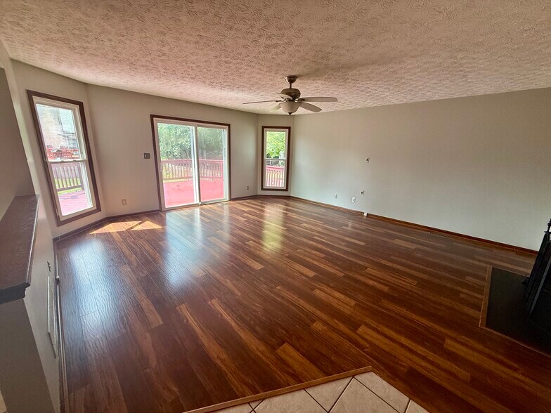 Building Photo - 7451 Mapleleaf Ct