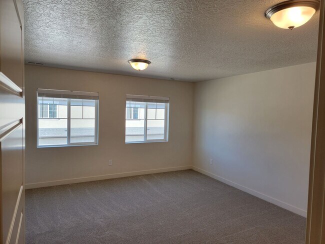 Building Photo - BRAND NEW Gorgeous Magna Townhomes!!!