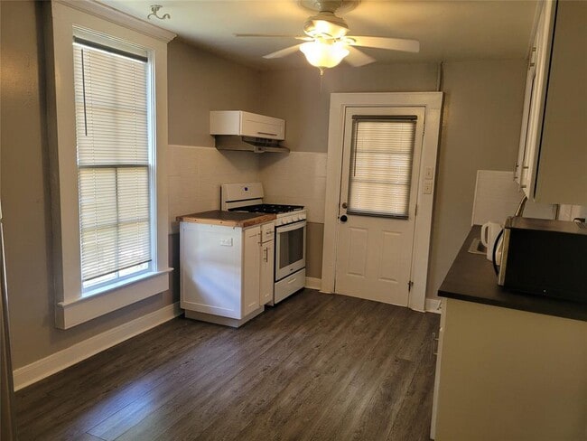 Building Photo - 403 Fawcett St