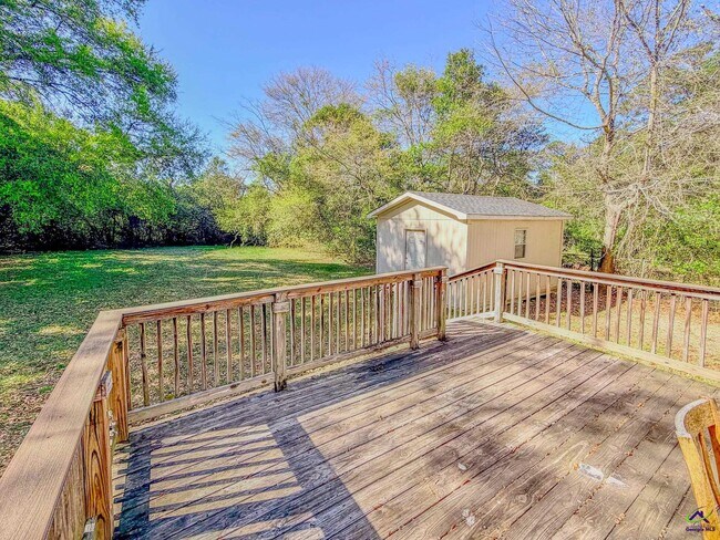 Building Photo - 607 McArthur Blvd