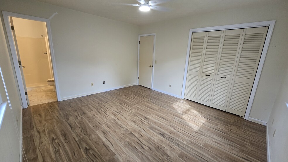 Master bedroom exit and en suite bathroom - 790 Vine St