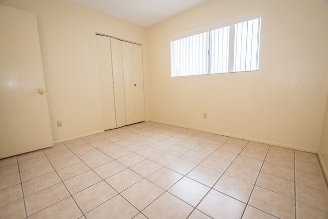 Building Photo - Spacious 3 Bedroom, 2 Bath Home with Updat...