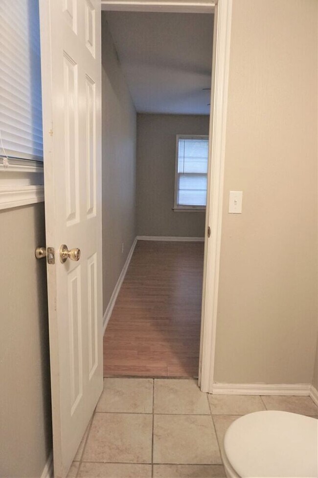 Building Photo - 3 Bed 2 Bath 1 Car Garage -The Village NW OKC