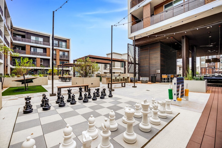 Building Photo - Lakeshore Pearl