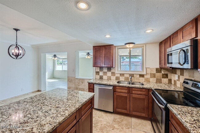 Building Photo - 3615 S Margo Dr