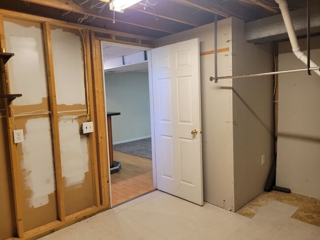 Building Photo - Your Dream Home Awaits: Spacious 4 Bed/2 B...