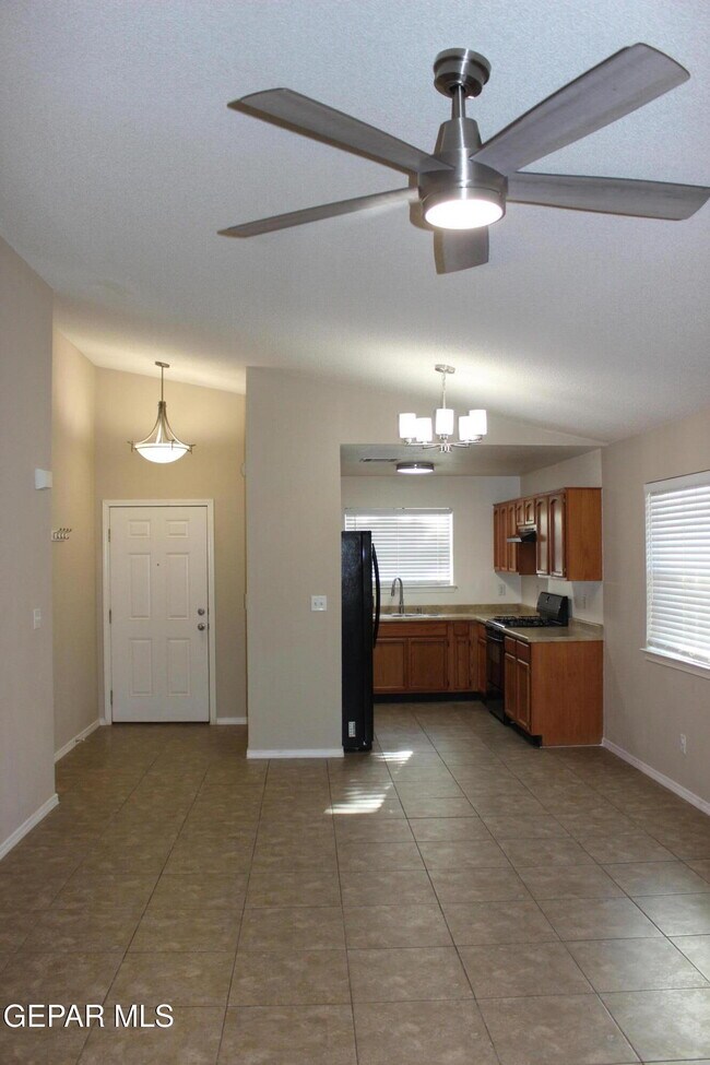 Building Photo - 13978 Vaquero Rock Dr