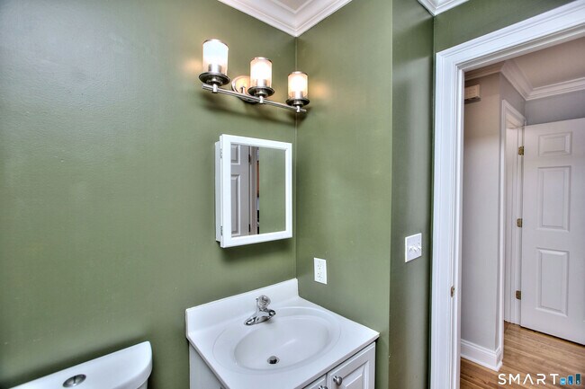 Building Photo - 39 Maple Tree Ave