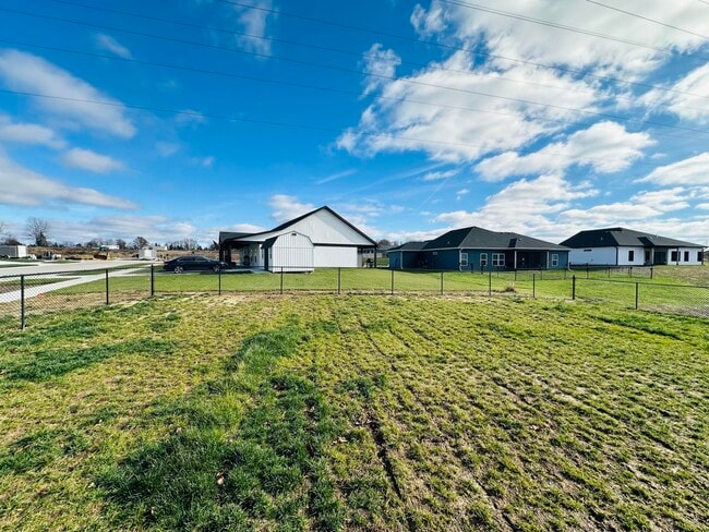 Building Photo - 726 Vine Dr