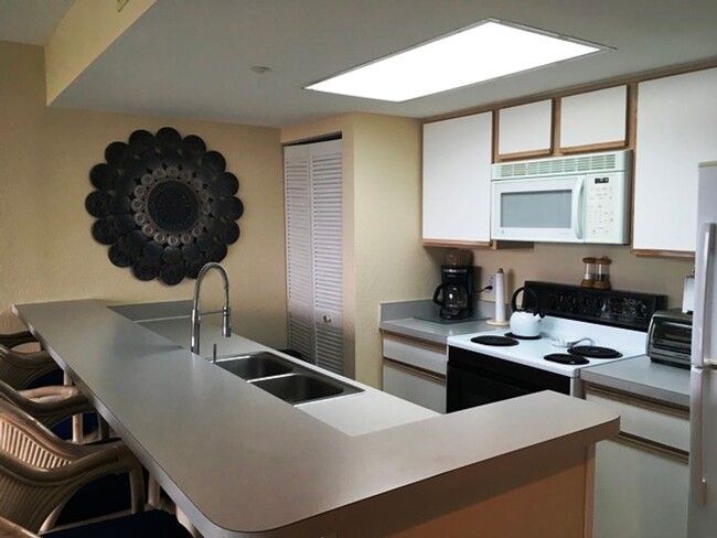 Building Photo - Annual lease!
