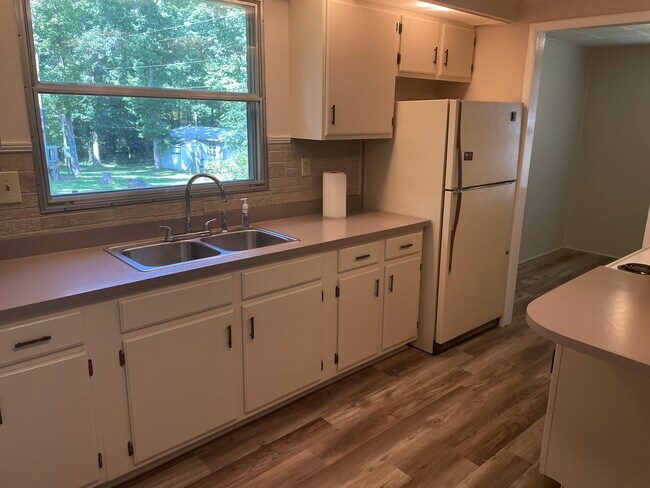 Kitchen - 311 Rugby Rd