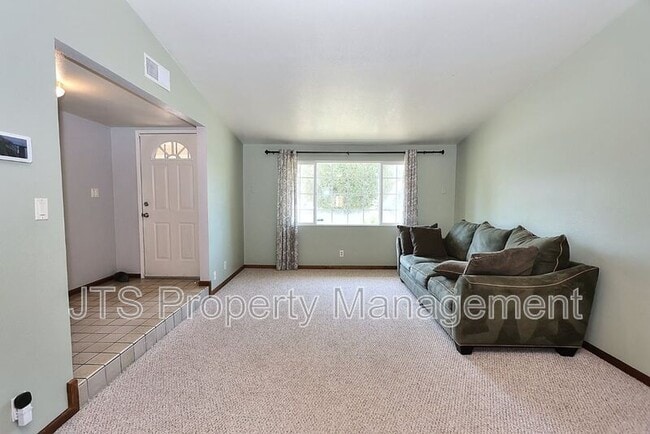 Building Photo - 2128 W La Loma Dr