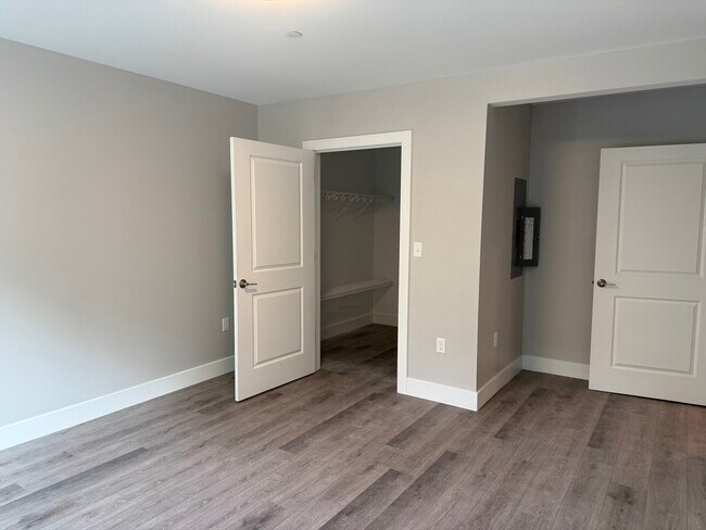 Building Photo - 251 Sladen St