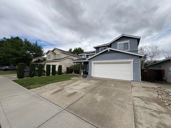 Building Photo - Beautiful 3 Bedroom 2.5 Bath Brentwood Home With SOLAR