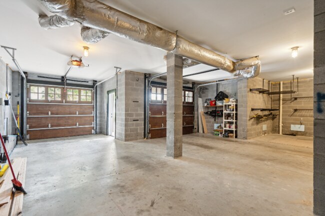 Building Photo - 6BD/5BA Custom Home for Lease in Daniel Island Park
