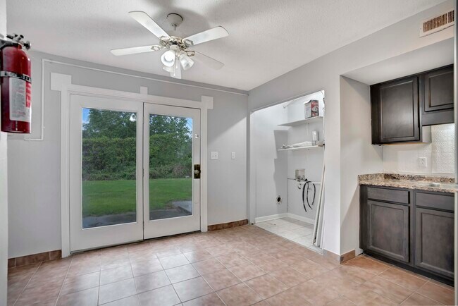 Building Photo - 1108 Pembroke Oak Grove Rd