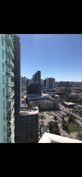 Building Photo - 1900 N Bayshore Dr