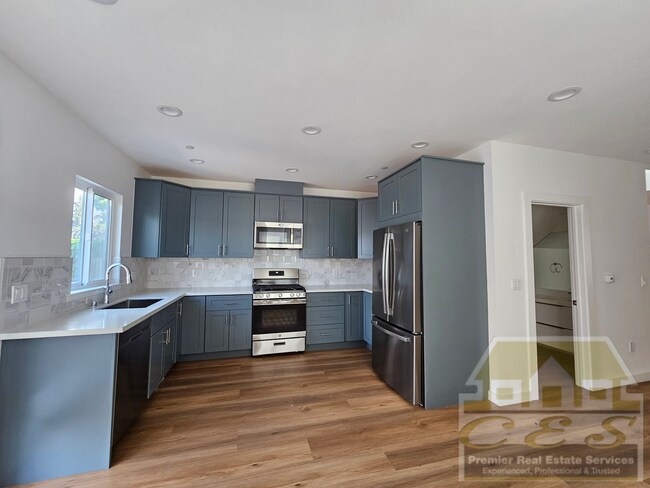 Building Photo - Modern Elegance Meets Timeless Charm – 4 bedroom 4 bath Home in North Oakland