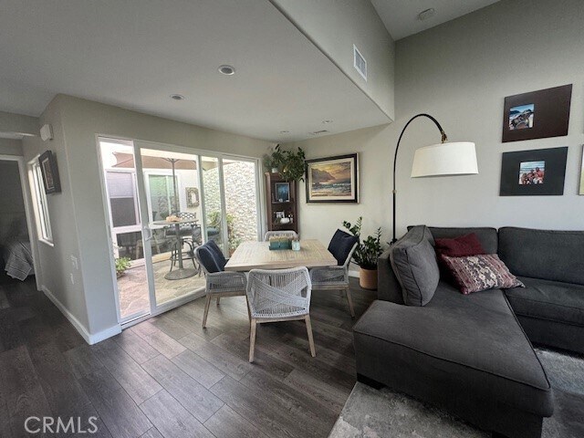 Building Photo - 406 Avenida Castilla