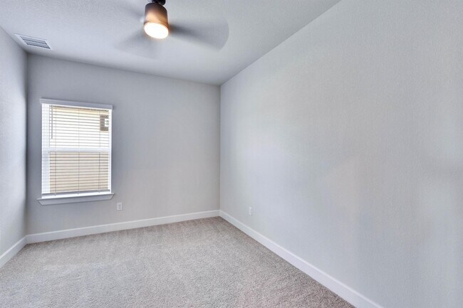 Building Photo - 4702 Sea Salt Dr
