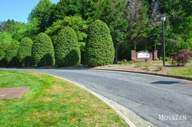 Building Photo - 3017 Summercroft Ln