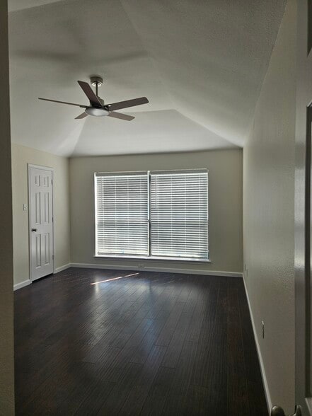 Master Bedroom - 580 Parkway Blvd