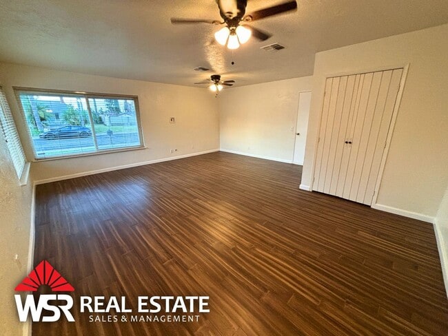 Building Photo - Spacious 5 Bedroom Home Near Victoria Ave with Easy Freeway Access