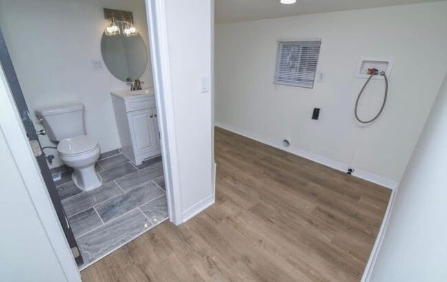 Building Photo - 5 Lake St