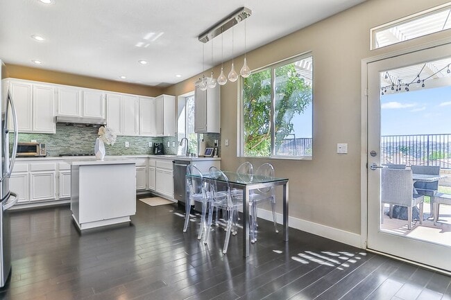Building Photo - 1385 Sapphire Dragon St