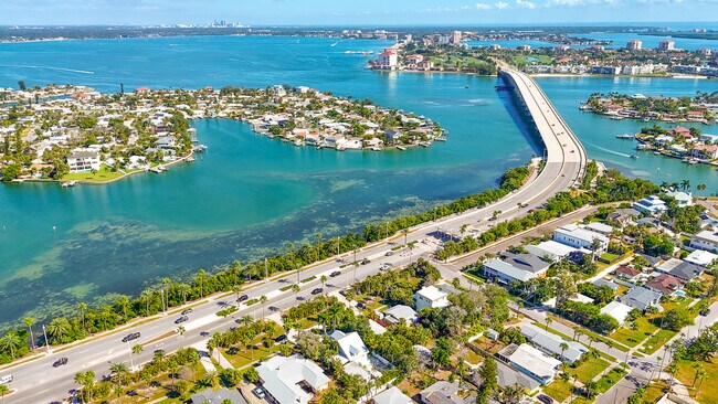 Building Photo - 3310 E Maritana Dr