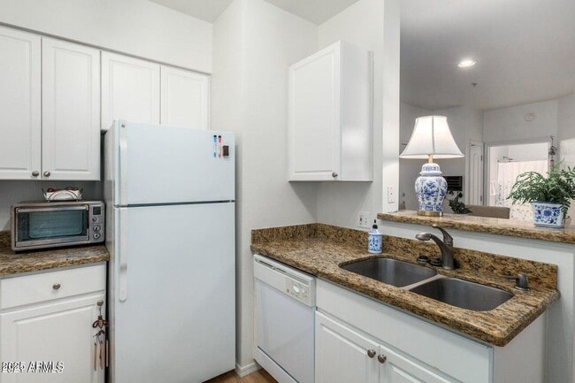 Building Photo - 1701 E Colter St