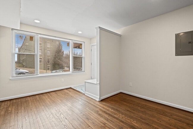 Building Photo - 53 Victor St NE