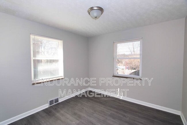 Building Photo - 855 Academy Ave