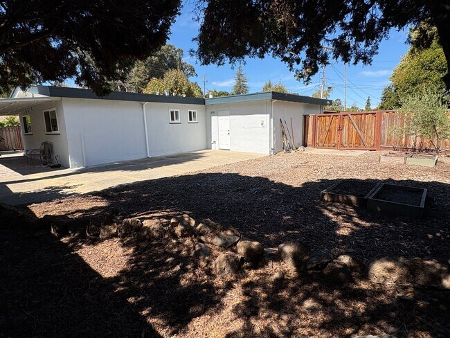 Building Photo - 2302 La Salle Dr