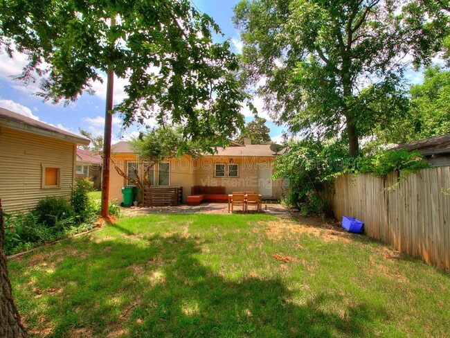 Building Photo - 2005 NW 18th St