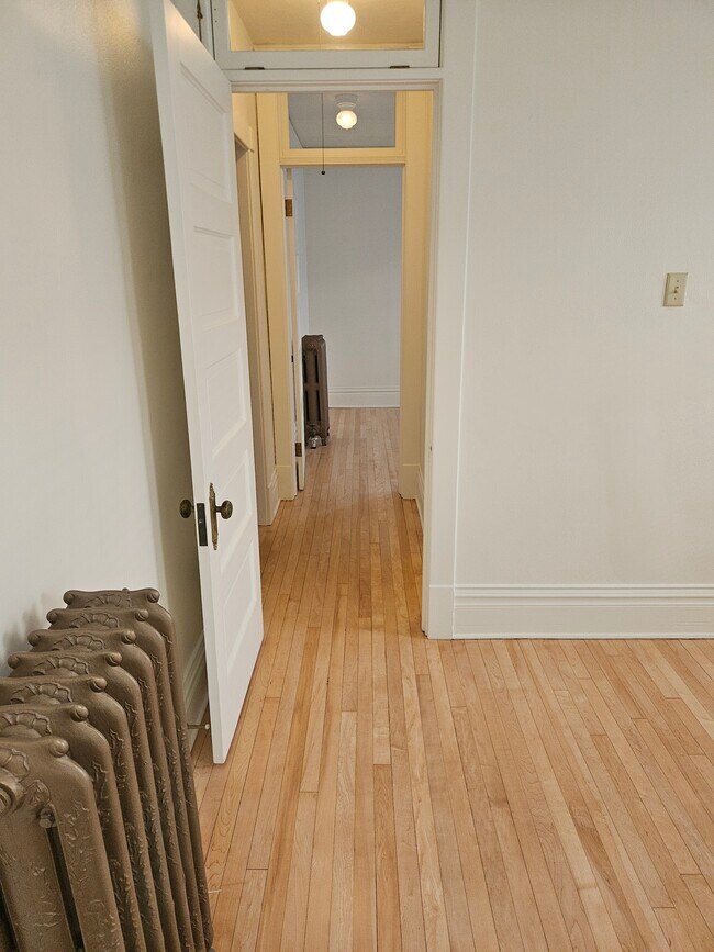 Building Photo - 1900 E Newberry Blvd