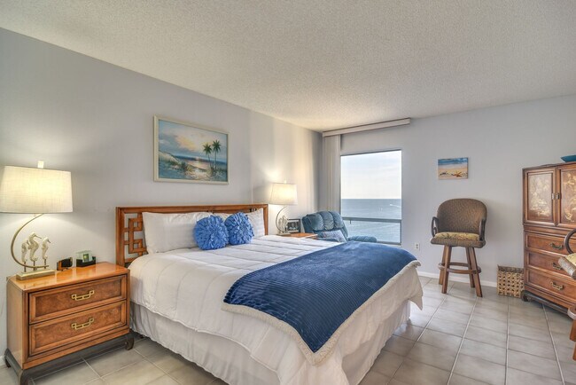 Building Photo - 450 S Gulfview Blvd
